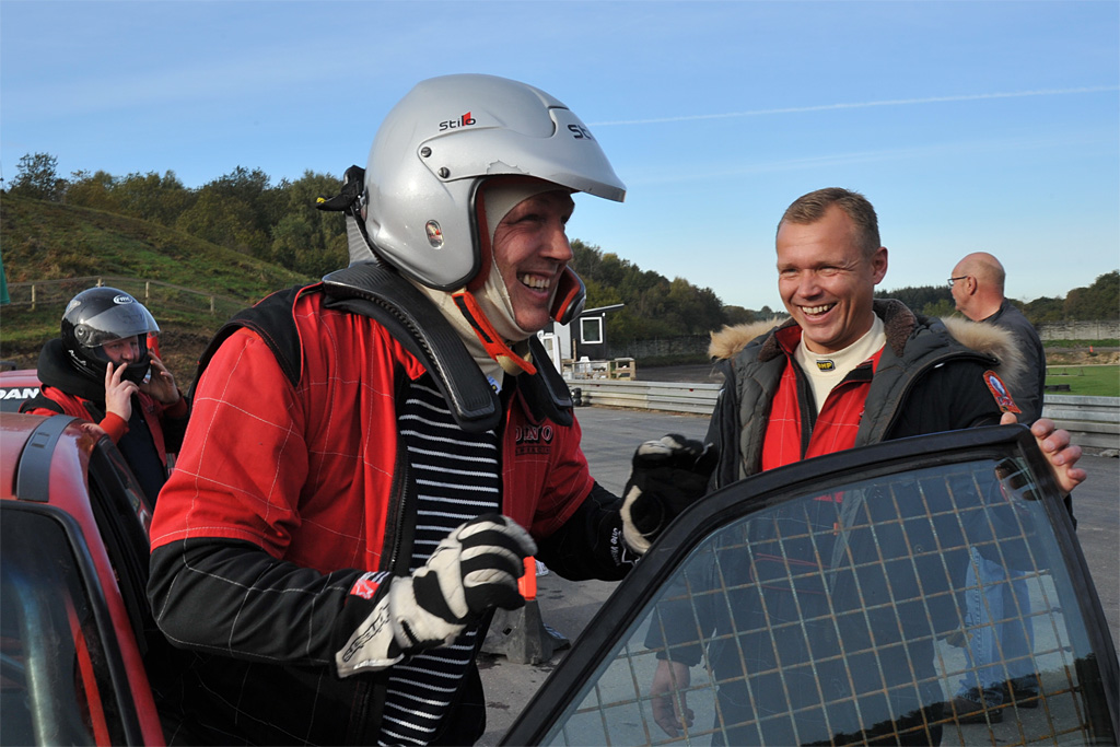 Der var smil og latter hele dagen. Her er det Brian Mikkelsen og Christian Siepmann under et køreskift